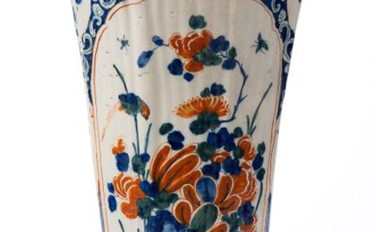 "Majolika niderlandzka i fajans z Delft"