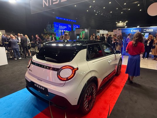 Premiera VI generacji Micry na Kongresie Nowej Mobilności. Auto odsłoniły modelki w ubraniach marki 