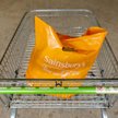 The Guardian. Sainsbury walczy z plastikiem