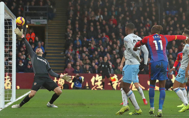 Łukasz Fabiański broni w meczu Crystal Palace - West Ham
