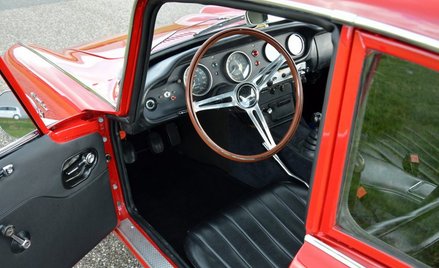 S800 jest po pełnej renowacji, która nie ominęła też tapicerki i reszty wnętrza.