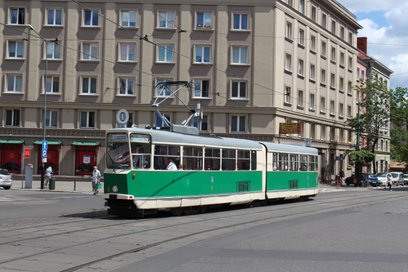 Prawdziwa komunikacyjna perełka z Poznania – zielony tramwaj 102N, znany jako „kanciak”