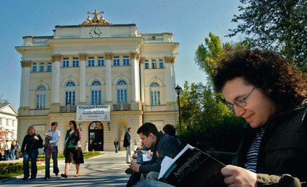 Odrębne rachunki dla studentów są zwykle mniej atrakcyjne od ogólnodostępnych kont internetowych