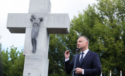 Prezydent Andrzej Duda w czasie uroczystości na skwerze Wołyńskim w Warszawie