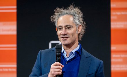 Alex Karp jest współtwórcą firmy Palantir, wycenianej obecnie na blisko 500 miliardów dolarów.