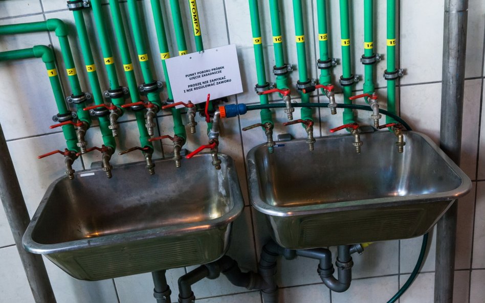 Punkt poboru próbek wody.