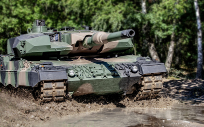 Prototypowy czołg Leopard 2PL podczas wojskowych prób odbiorczych. Fot. ZM/Bumar-Łabędy.