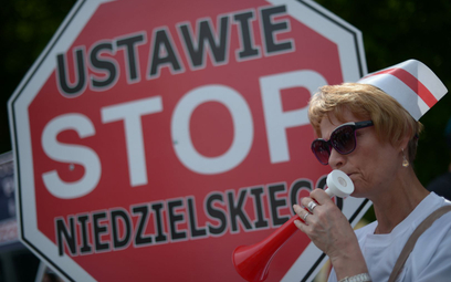 Protesty medyków - Sejm odrzucił senackie poprawki i podtrzymał rządową wersję ustawy z siatką płac dla służby zdrowia