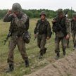 Tegoroczne cięcia nie obejmą m.in. wynagrodzeń wojskowych.
