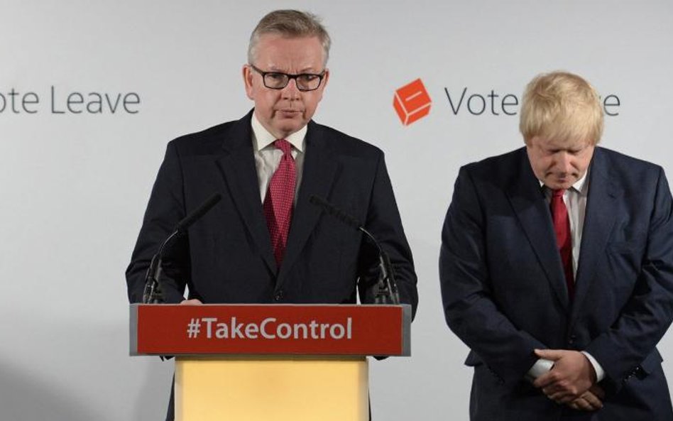 Najpierw Boris Johnson (z prawej) zdradził Davida Camerona, a teraz sam został zdradzony przez Micha