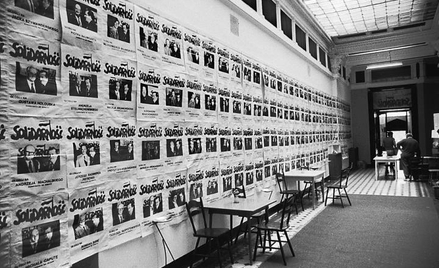 Sztab wyborczy komitetu obywatelskiego „Solidarność” w Warszawie przy ul. Fredry, maj 1989 r. (fot: 