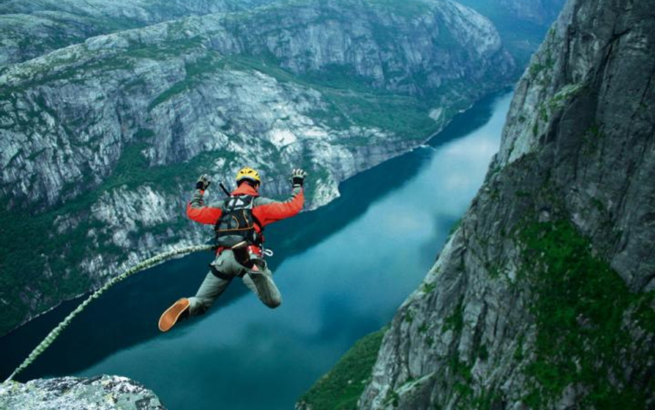 Fruuu! Bungee pozostaje synonimem sportów ekstremalnych