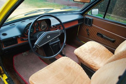 Wóz wydaje się być w znakomitej formie, więc pewnie szybko znajdzie nowego właściciela.