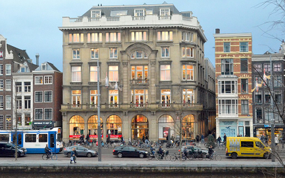 Sklep H&M w Amsterdamie mieści się w kamienicy, w której w przeszłości znajdował się luksusowy holen