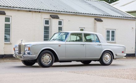 Ta sylwetka nigdy się nie znudzi – klasyczny Rolls-Royce Silver Shadow.