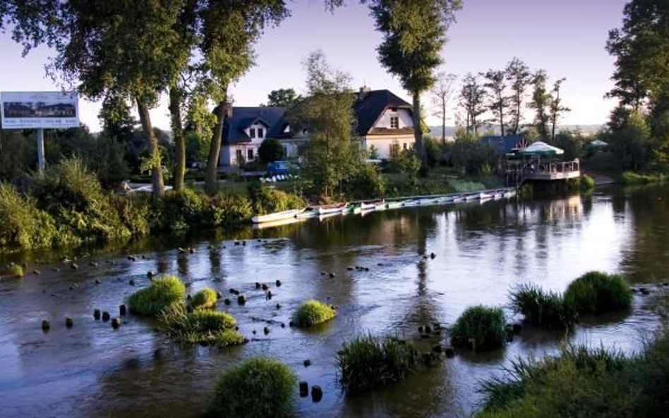 Znajdujące się kilkadziesiąt kilometrów od Warszawy dworki oferują bogatą ofertę dla osób poszukując