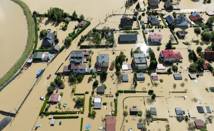 Przedsiębiorcy z terenów powodziowych mogą wnioskować m.in. o świadczenie interwencyjne i odroczenie