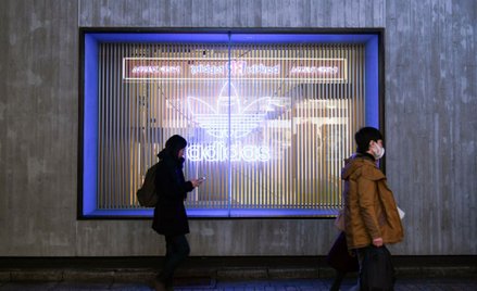 Adidas przewiduje zmniejszenie sprzedaży w Chinach o ponad miliard dolarów