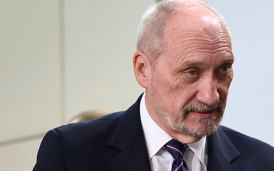 Antoni Macierewicz: Ładunek wybuchowy nie był podłożony w Polsce