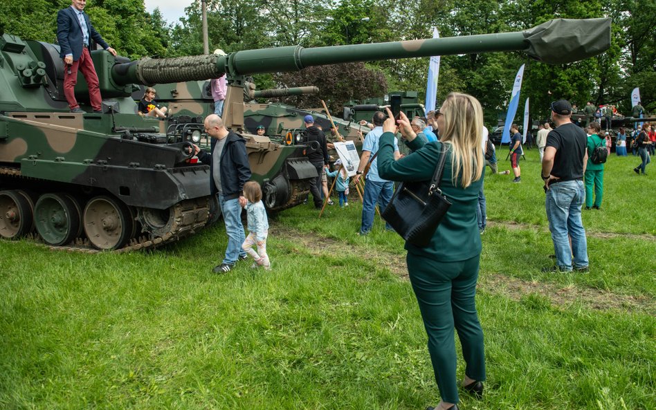 Wydatki zbrojeniowe: oliwa czy piach w tryby gospodarki?