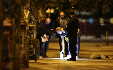 Paryż: Grający w bule powstrzymali nożownika. Rzucali w niego metalowymi kulami
