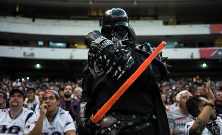 Oryginalny kostium Dartha Vadera na aukcji. Będzie rekord?