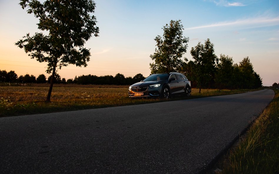 Opel Insignia Country Tourer 1.6 T: Król przestrzeni