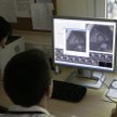 Personel przychodni i szpitali twierdzi, że tylko lekarz podczas wizyty może wydać wyniki badań diag
