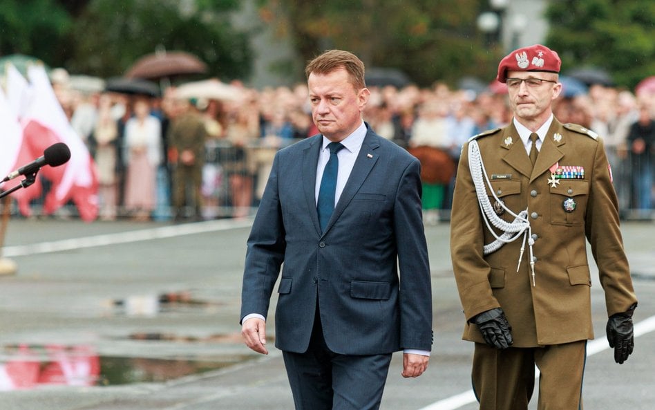 Protestujący wysyłają Mariuszowi Błaszczakowi (na zdjęciu) koperty z drobnymi pieniędzmi 1 zł lub 99