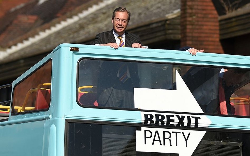 Poparcie dla Brexit Party spadło. Farage: Fake-sondaże