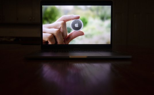 AirTag jest popularnym urządzeniem zapobiegającym zagubieniu np. bagażu