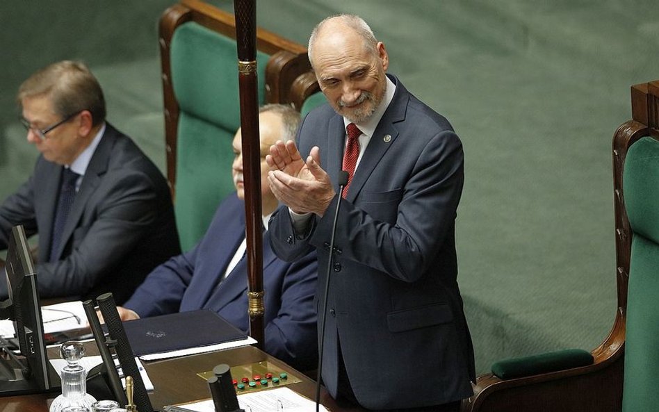 Macierewicz: Kompromis w sprawach zasadniczych? Większość zostanie złamana