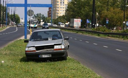 Kto płaci za przechowanie rozbitego samochodu