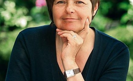 Krystyna Gawlikowska-Hueckel jest profesorem Uniwersytetu Gdańskiego, specjalizuje się w ekonomii mi