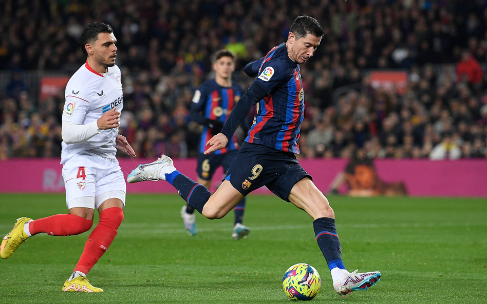 Szczególnie chętnie sa oglądane mecze FC Barcelony, zespołu, w którym gra teraz Robert Lewandowski