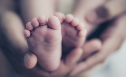 USA: 51-latka urodziła dziecko swojej córce i jej mężowi