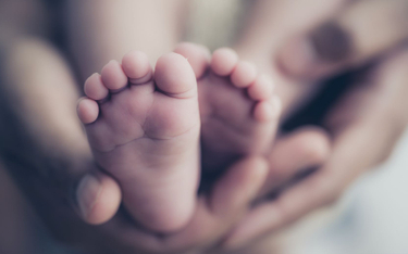 USA: 51-latka urodziła dziecko swojej córce i jej mężowi