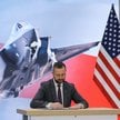 Władysław Kosiniak-Kamysz podczas podpisania umowy na dostawę pocisków rakietowych AIM-120D-3 dla sa
