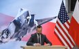 Władysław Kosiniak-Kamysz podczas podpisania umowy na dostawę pocisków rakietowych AIM-120D-3 dla sa