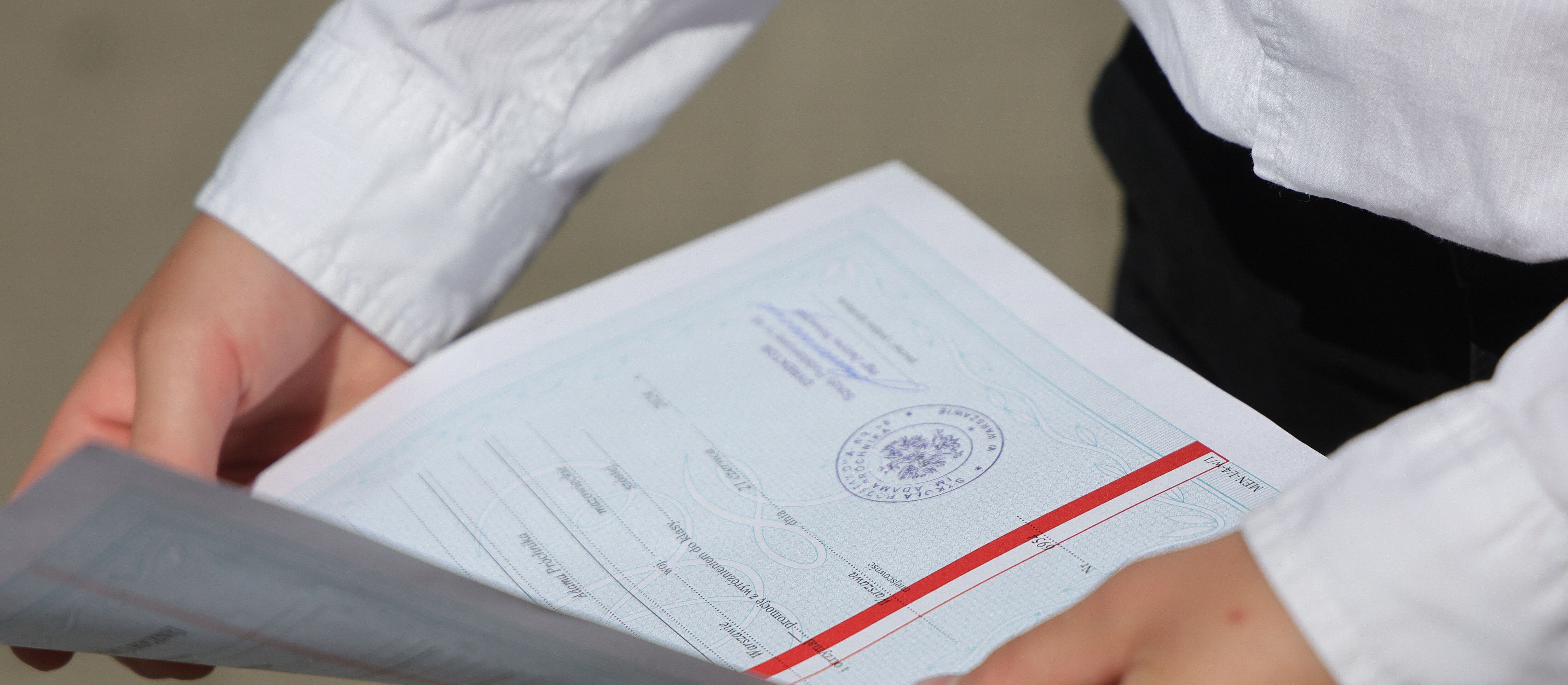 Komisja Etyki Reklamy: Zniżki w sklepach za oceny na świadectwie to nieetyczne praktyki