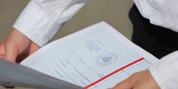 Komisja Etyki Reklamy: Zniżki w sklepach za oceny na świadectwie to nieetyczne praktyki