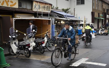 Legandarny targ rybny Tsukiji w Tokio