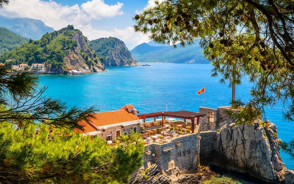 Petrovac na Moru, jeden z popularniejszych kurortów w Czarnogórze