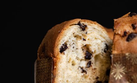 Tradycja pieczenia panettone pochodzi z okolic Mediolanu, ale przed świętami to ciasto można kupić w