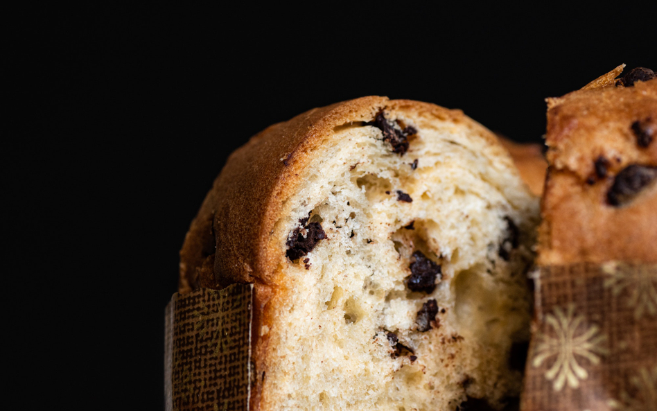 Tradycja pieczenia panettone pochodzi z okolic Mediolanu, ale przed świętami to ciasto można kupić w