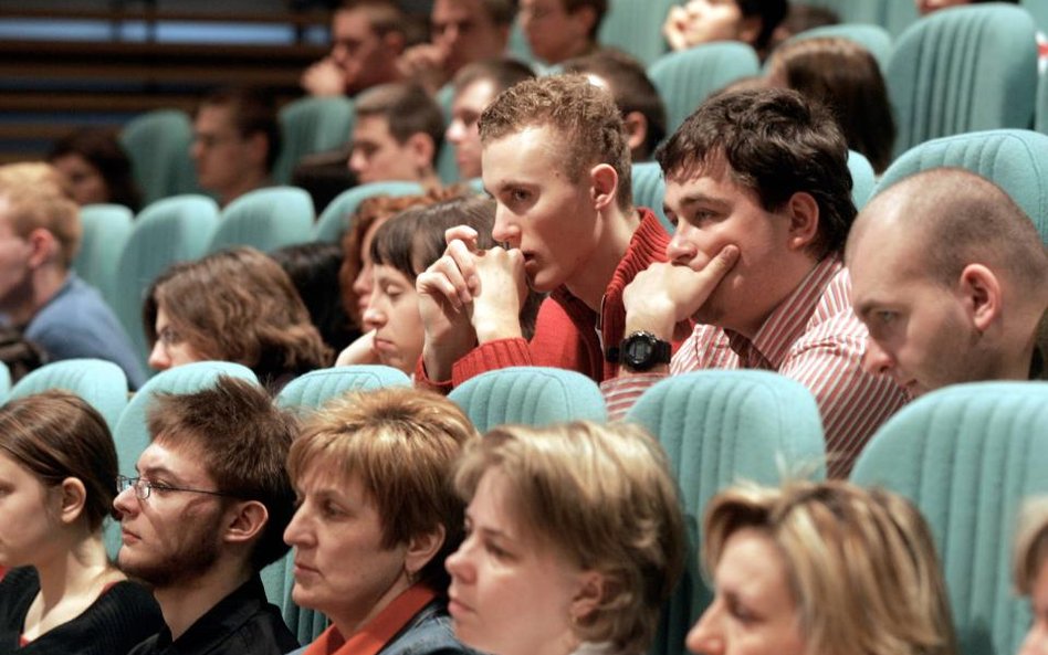 Parlament Studentów domaga się lepszej opieki promotorskiej