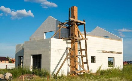 Prawo budowlane: Taniej rozebrać niż zalegalizować samowolę budowlaną