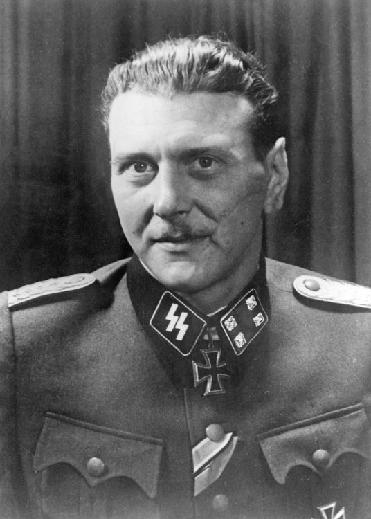 Otto Skorzeny (1908–1975) – oficer niemieckich jednostek Waffen-SS, dowódca kilku spektakularnych op