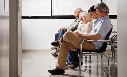 Składkę zdrowotną opłaca jedynie 72 proc. Polaków. Zwolnienia i preferencje obejmują wiele grup