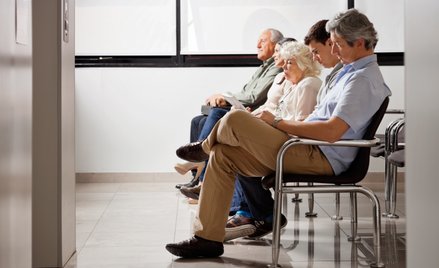 Składkę zdrowotną opłaca jedynie 72 proc. Polaków. Zwolnienia i preferencje obejmują wiele grup